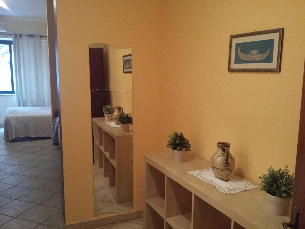 Appartamenti Centrali Giardini-Naxos Habitación foto