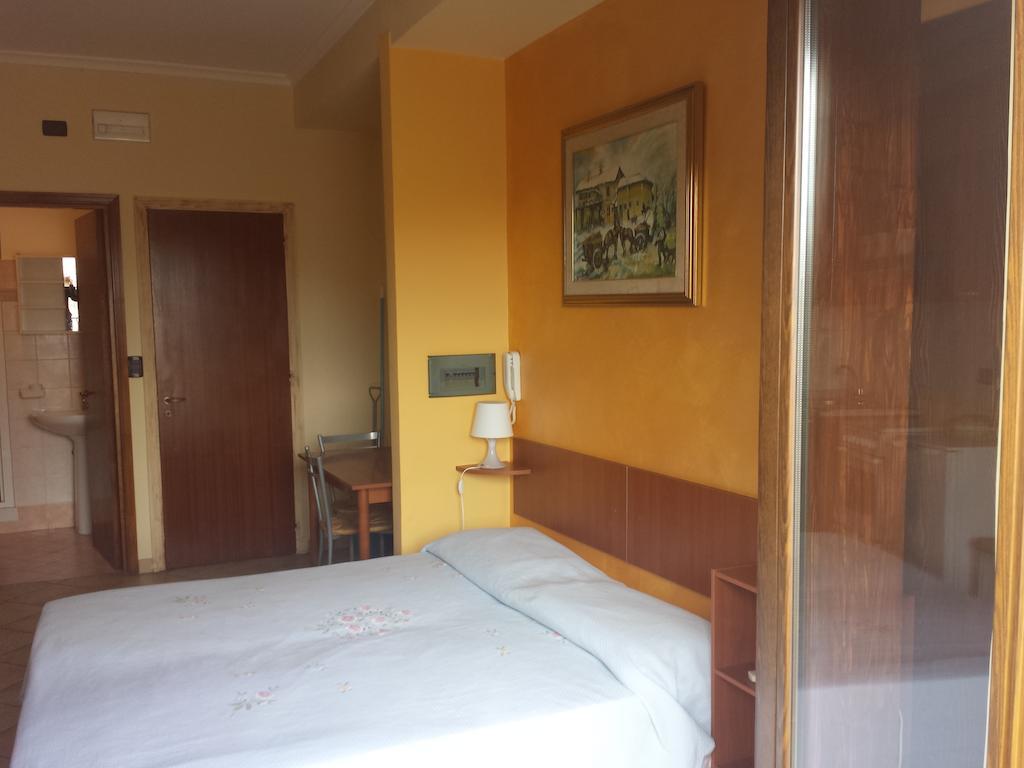 Appartamenti Centrali Giardini-Naxos Habitación foto