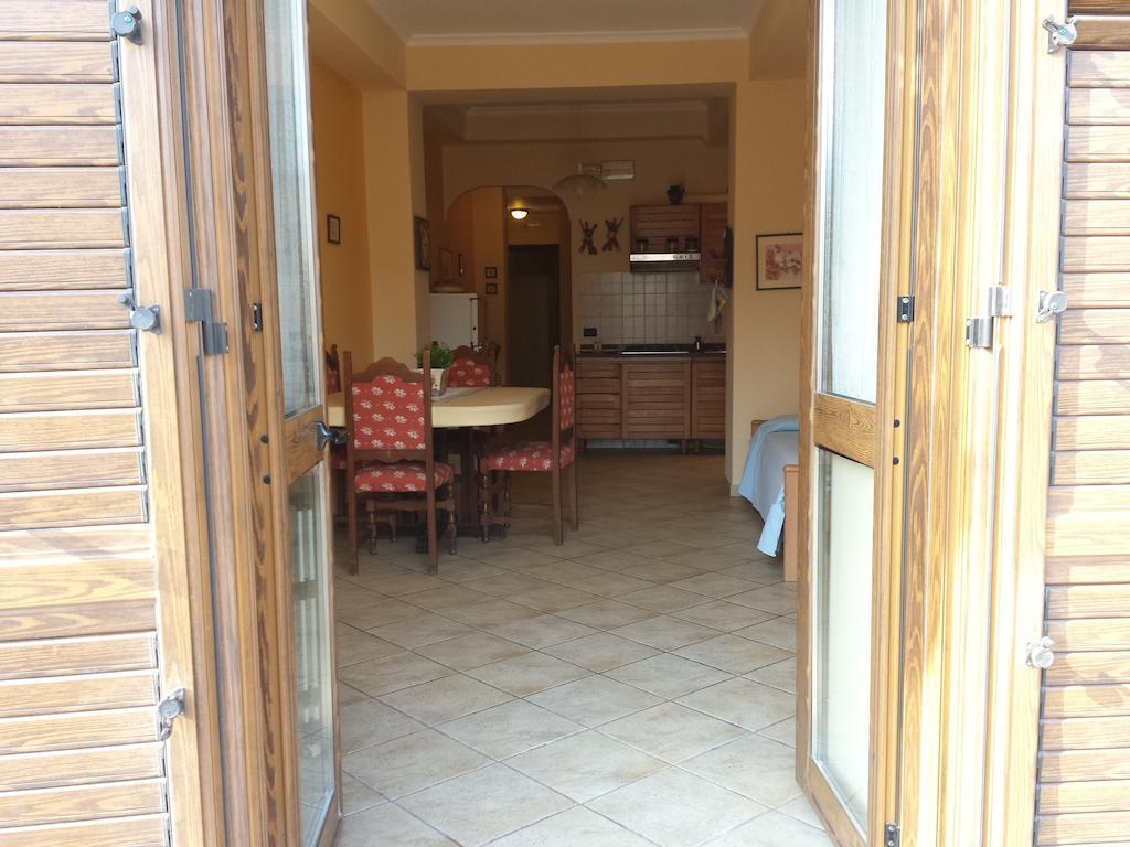 Appartamenti Centrali Giardini-Naxos Habitación foto